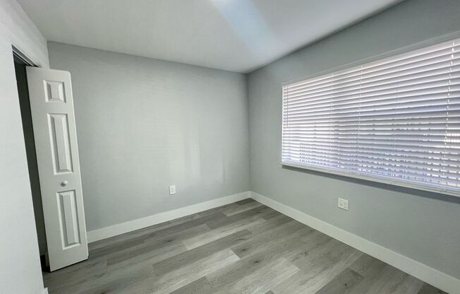 3 beds, 1 bath, 880 sqft, $2,300, Unit 5200-2