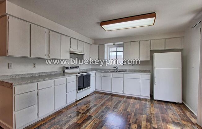 Upper Floor 1 Bed, 1 Bath Duplex Unit for $1250 in Parkrose