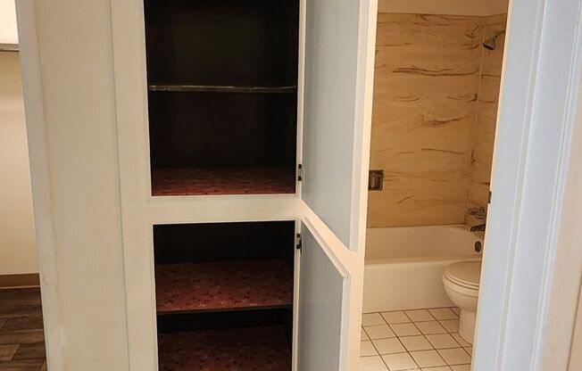1 bed, 1 bath, 700 sqft, $1,045, Unit 05B