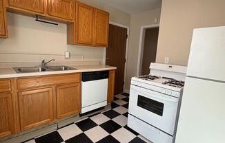 Hillside Court Apartments (305 N. 31st Ave.)