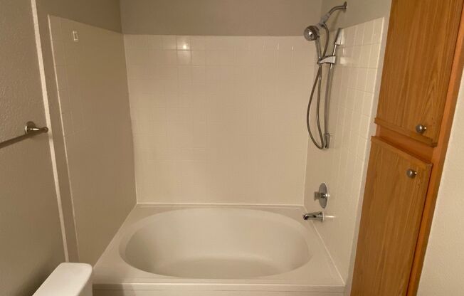 2 beds, 2 baths, $1,400, Unit UNIT # 1190