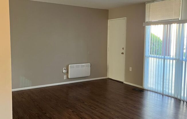 2 beds, 1 bath, $950, Unit 389