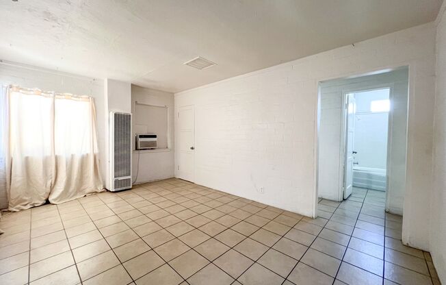 1 bed, 1 bath, 573 sqft, $1,000, Unit 6570