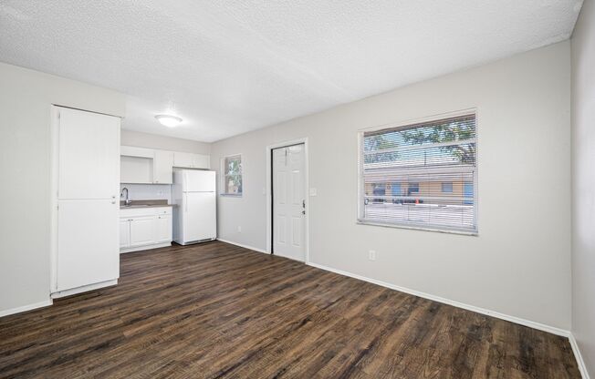 2 beds, 1 bath, 700 sqft, $1,395, Unit 4540-09