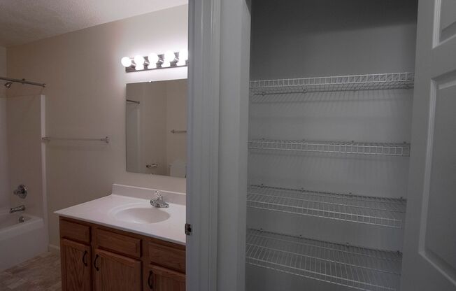 1 bed, 1 bath, 660 sqft, $1,220, Unit 301-7-107