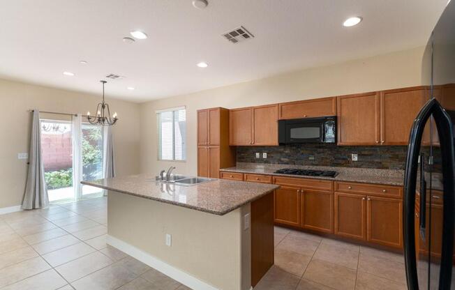 3 beds, 2 baths, 1,764 sqft, $2,100