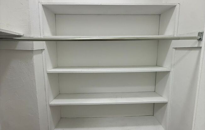 1 bed, 1 bath, 962 sqft, $1,510, Unit New King Edward  306