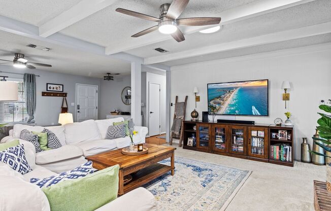 Gorgeous 4 Bedroom in Rocky Bayou Country Club Estates!!