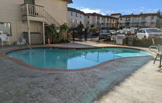 2 beds, 1 bath, 810 sqft, $2,095, Unit F206