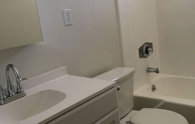 1 bed, 1 bath, $1,595, Unit 49