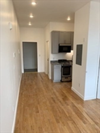 Studio, 1 bath, $1,595, Unit 209