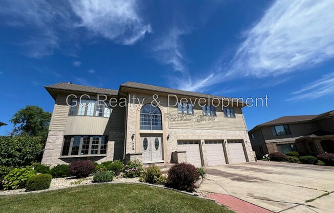 319 DEE CT