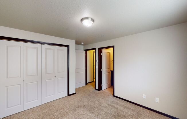 3 beds, 2 baths, 1,140 sqft, $1,515, Unit 3240-103