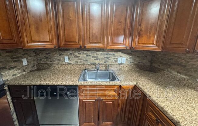 1370 CLERMONT AVE