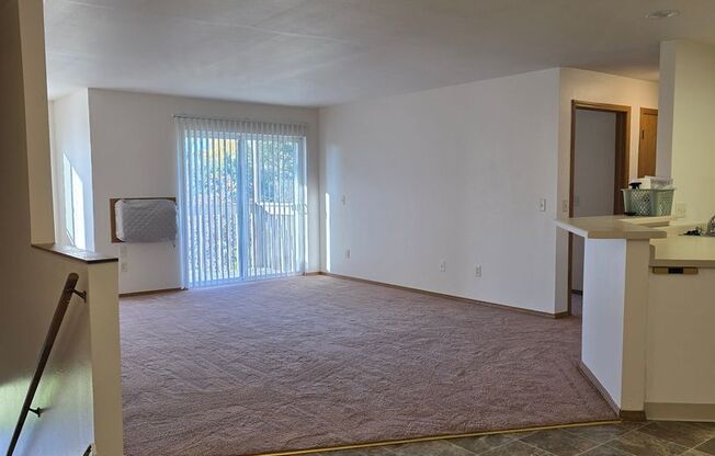 2 beds, 1 bath, 1,010 sqft, $1,279, Unit PL   2205