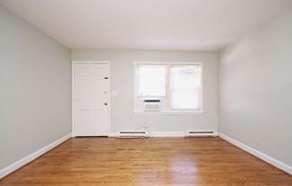 Student-Friendly Ivy Rd Apartment Near Foods of All Nations