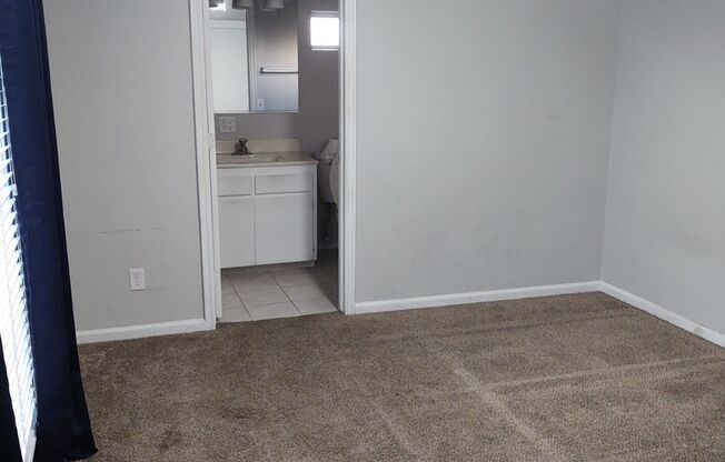 1 bed, 1 bath, 650 sqft, $925, Unit Mast Bed