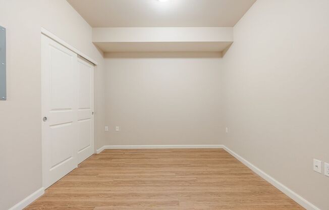 Studio, 1 bath, 490 sqft, $1,100, Unit 207