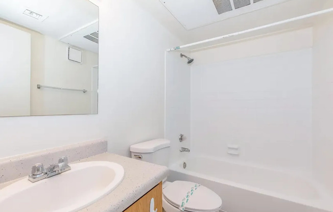 2 beds, 1 bath, 700 sqft, $899, Unit 197