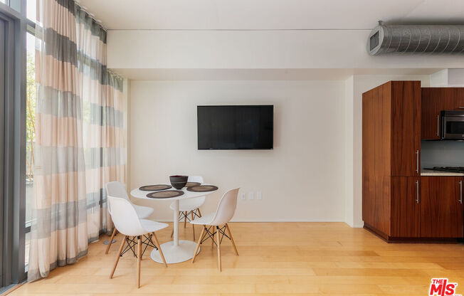 1 bed, 1 bath, 860 sqft, $3,200, Unit 407