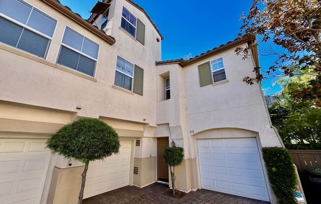 Beautiful 3B 2.5 BA Townhouse in Eastlake w/ Ocean View!