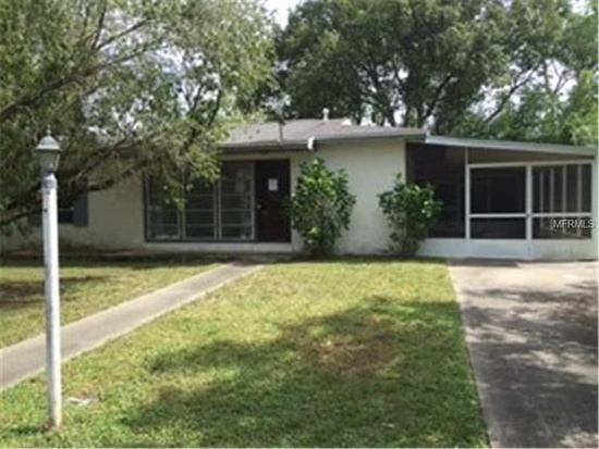 3 Bed 1 Bath House in Deltona Pet Friendly with fenced in yard an huge screened in porch area only $600 security deposit