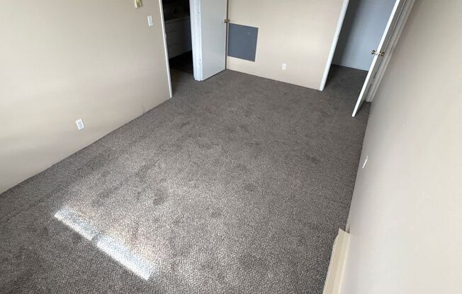 2 beds, 1 bath, 800 sqft, $995, Unit 405-18