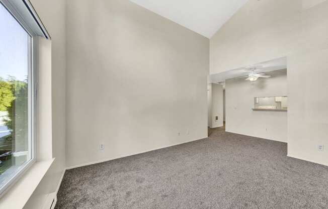 Trendy Master Carpeted at Hampton Park Apartments, Tigard, OR, 97223