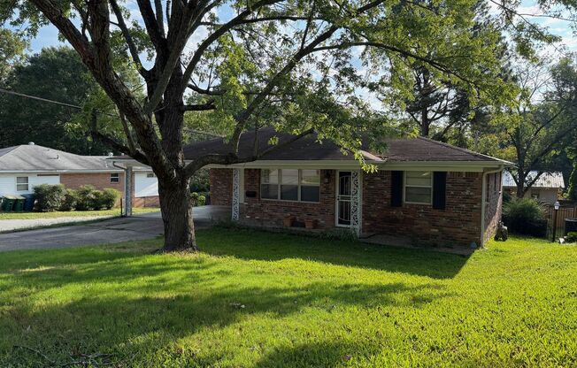 823 N Bryan St., Little Rock AR 72205 - Wonderfully updated Mid-Town LR 3br 2ba with den