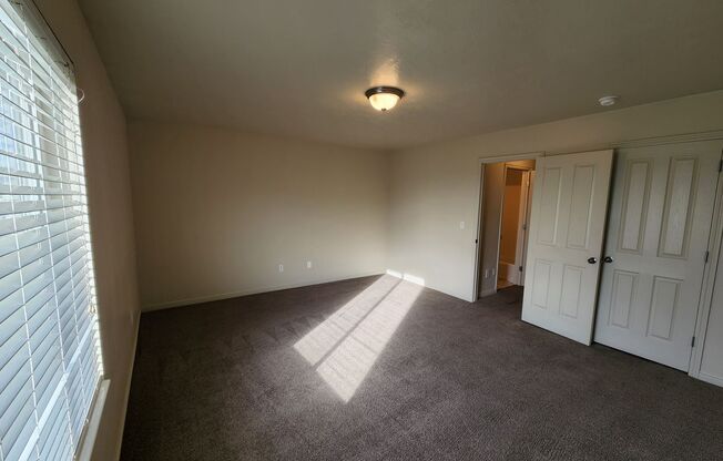 2 beds, 1 bath, $1,185