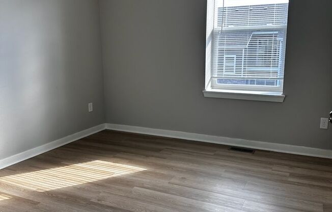 3 beds, 2 baths, 1,225 sqft, $1,749, Unit 305