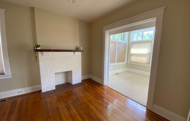 Charming 3 Bedroom/1.5 Bathroom Townhome in Waverly, MD with Detached Garage!