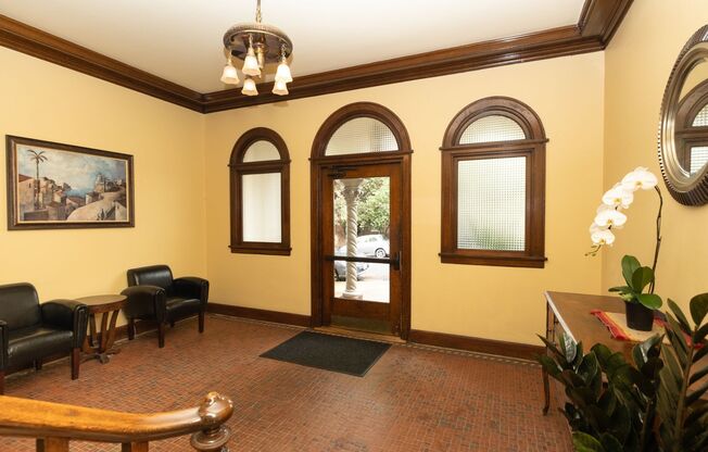 Studio, 1 bath, 425 sqft, $1,090, Unit 104