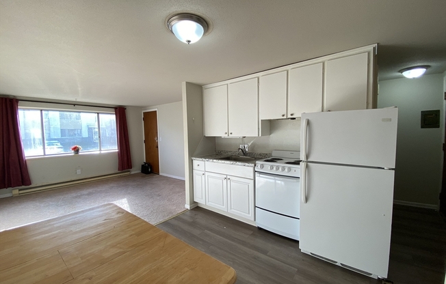 1 bed, 1 bath, 750 sqft, $1,400, Unit 1R