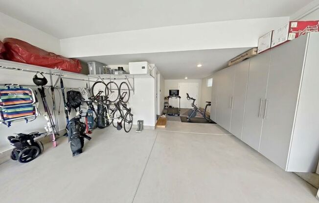 3 beds, 3 baths, $3,495