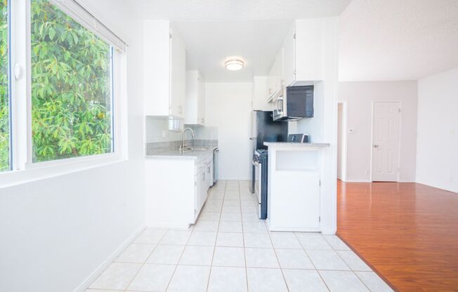 2 beds, 1 bath, $2,875, Unit 005#27