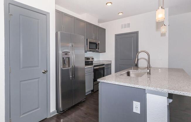 1 bed, 1 bath, 870 sqft, $1,467