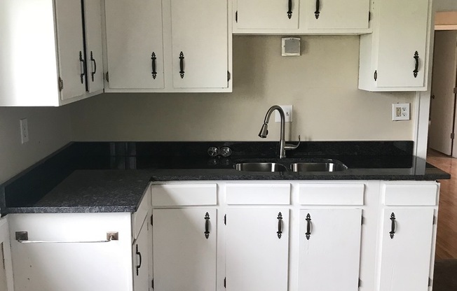 Awesome 3 Bedroom 1 bath duplex!