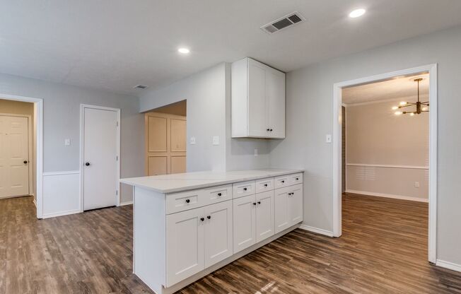 Stunning 4-Bedroom Home with Pool in Dallas