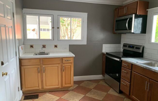 2 beds, 1.5 baths, $1,500