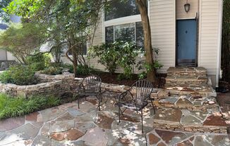 Centrally Located 2 BED/1.5 BATH TOWNHOME IN THE CENTER OF MIDTOWN - PRIME LOCATION