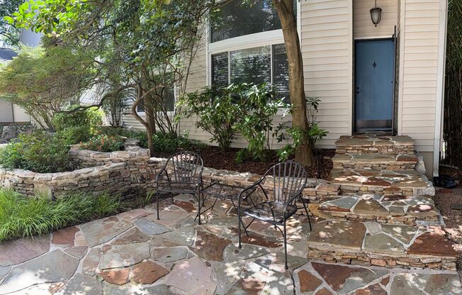 Centrally Located 2 BED/1.5 BATH TOWNHOME IN THE CENTER OF MIDTOWN - PRIME LOCATION