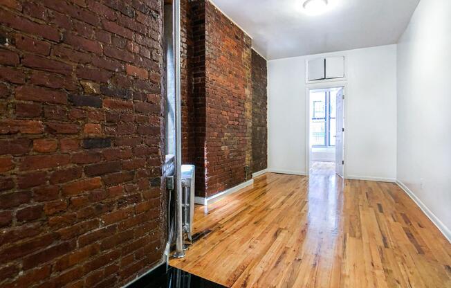 40 CLINTON ST