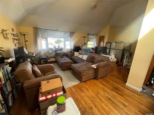 3 beds, 2 baths, $2,800, Unit 2FL