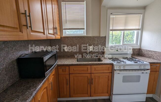 812 E 23 ST