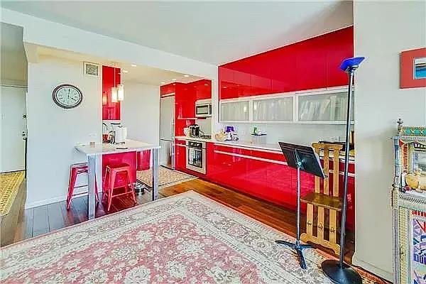 160 W 66 ST
