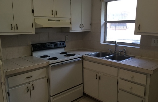 Large 3-2 apartment with central air and hookups for washer and dryer