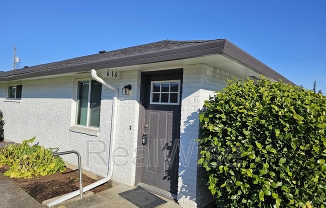 616 NE ANDERSON ST