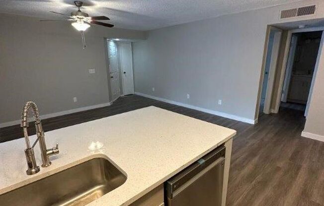 2 beds, 2 baths, 1,039 sqft, $1,675, Unit 91