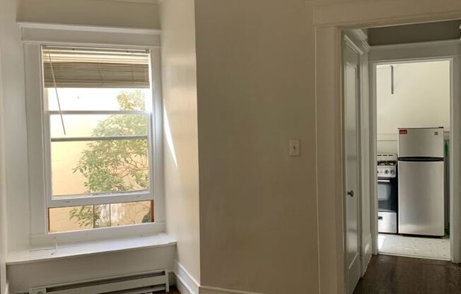 Studio, 1 bath, $1,295